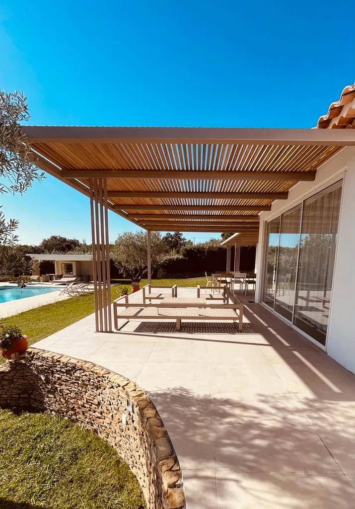 pergola bois et acier de grande taille aix en provence