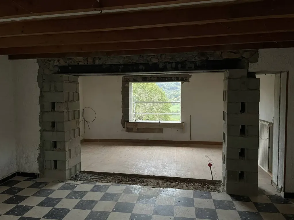 Réalisation des jambages pour l’ouverture du mur porteur dans une maison à Beaujeu près de Belleville-en-Beaujolais (Rhône 69)