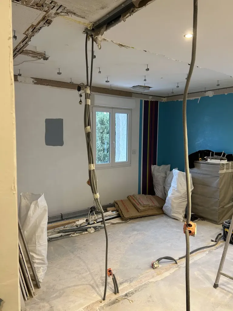 Reprise complète de l’électricité avec mise aux normes lors de la rénovation intérieure