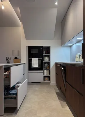 Cuisine contemporaine fonctionnelle avec îlot, idéale pour maison moderne