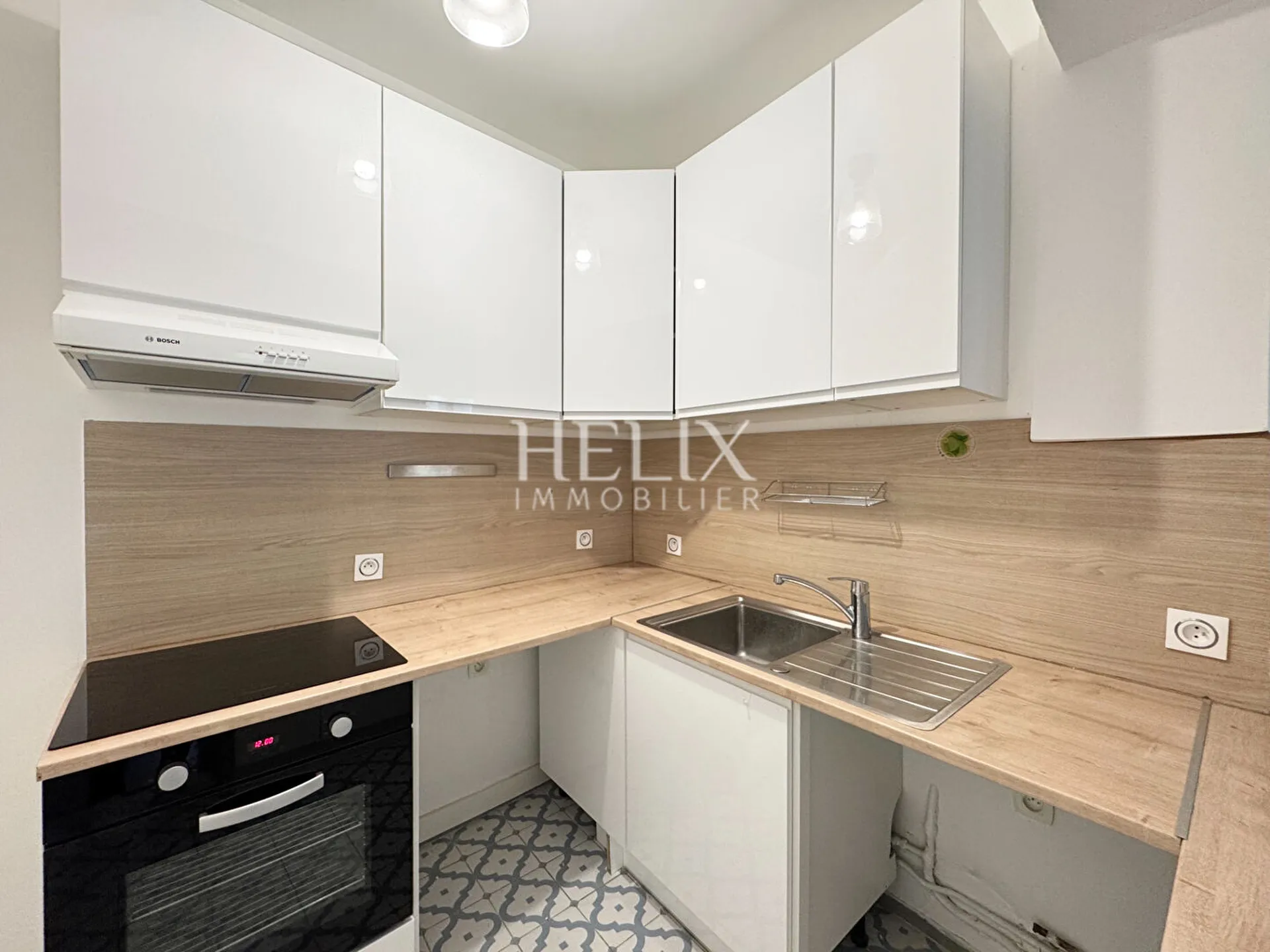 A vendre centre ville à Saint Germain en Laye un appartement avec deux chambres. 