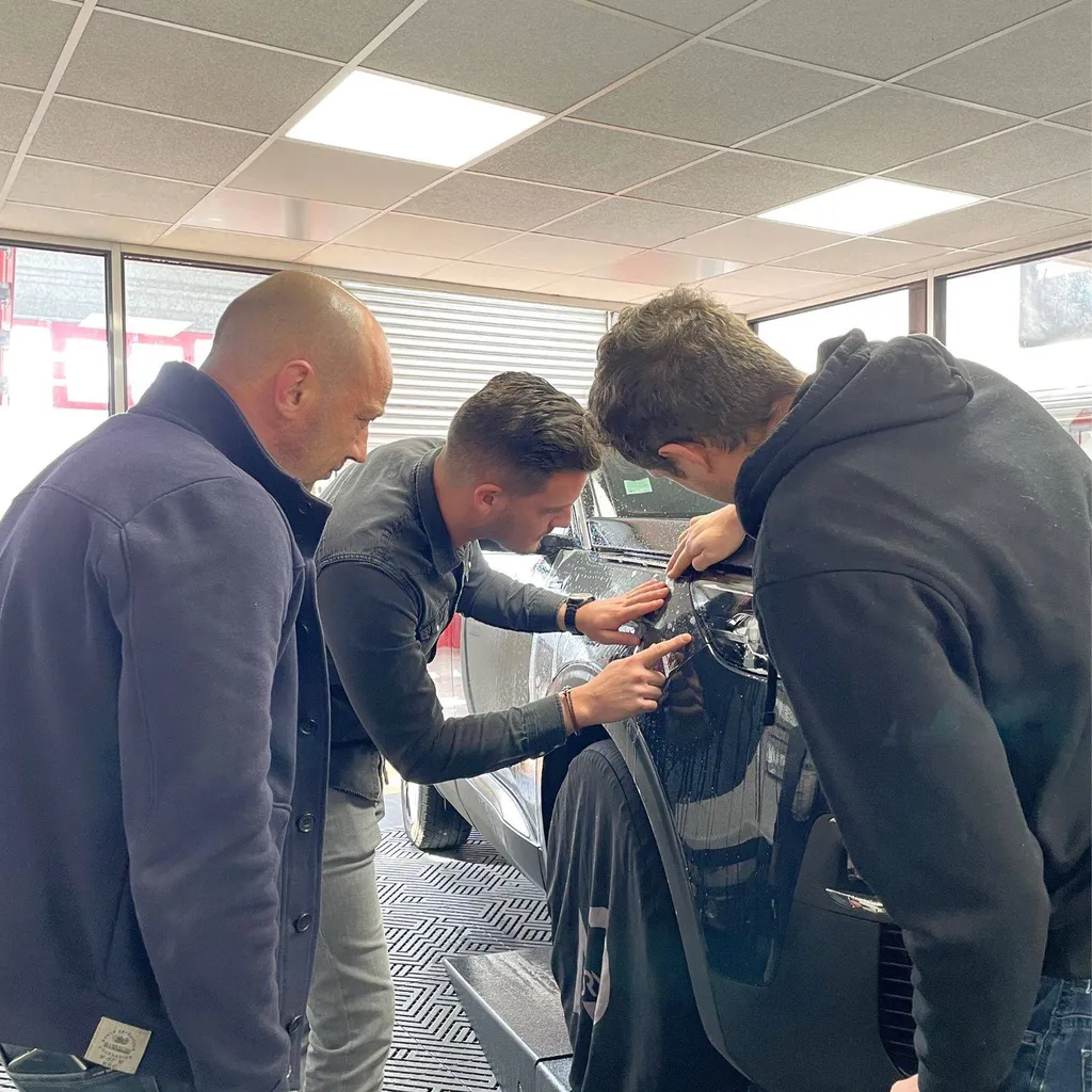 Formation protection carrosserie / PPF dans notre centre pour nos participants de Suisse