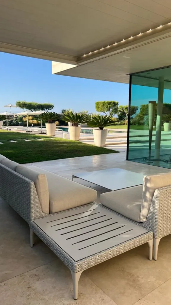 vente de pergola bioclimatique à lames orientables sur mesure salon de provence