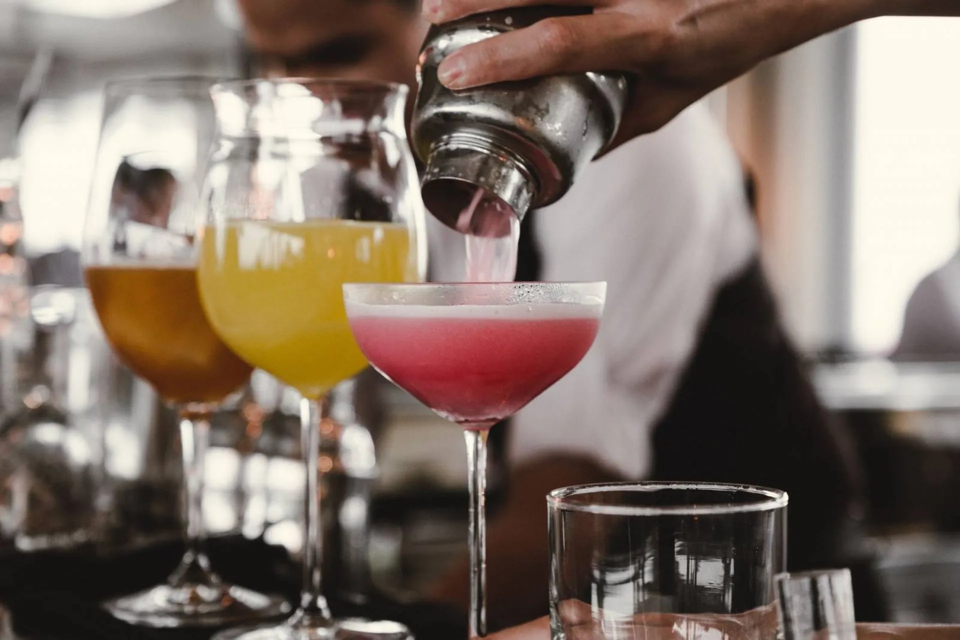 Compétences en service client et gestion de bar à Lyon