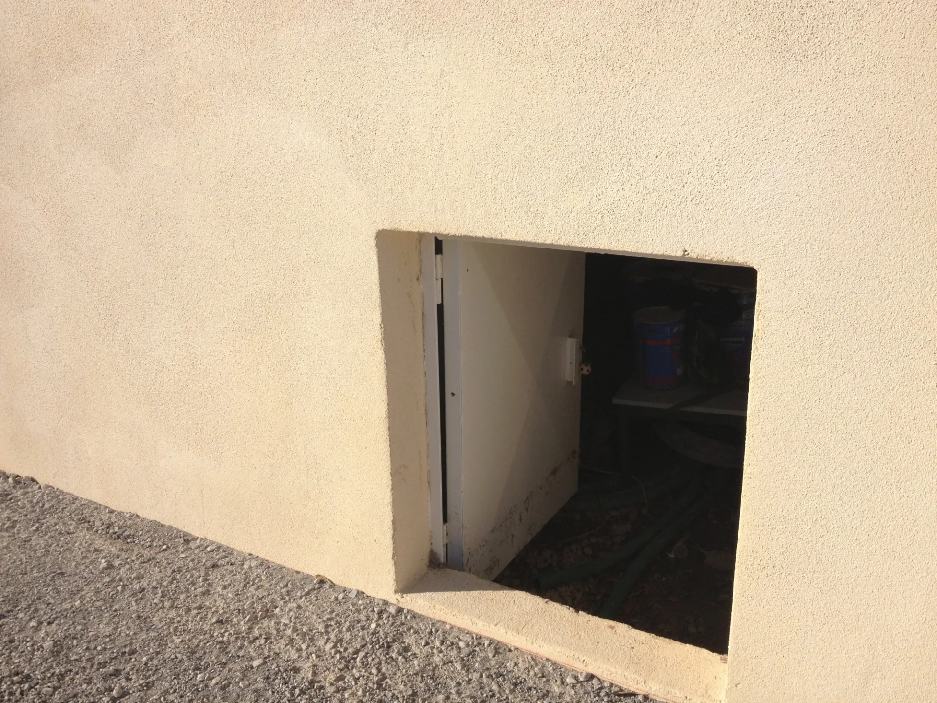 PORTE METALLIQUE VIDE SANITAIRE LAVERA