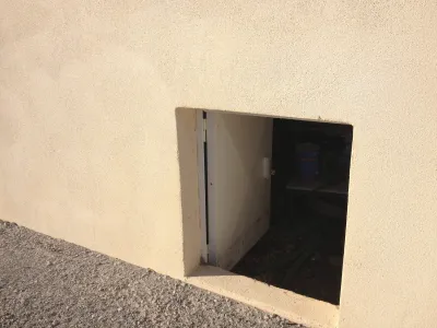 PORTE METALLIQUE VIDE SANITAIRE LAVERA