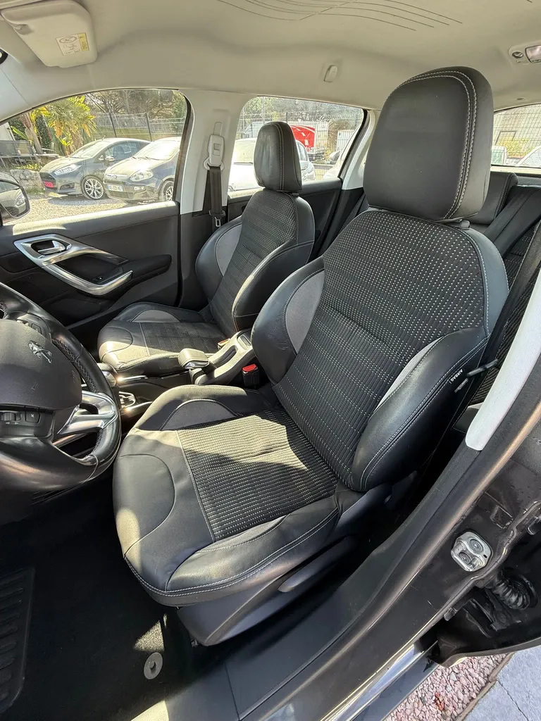 PEUGEOT 2008 1.2L THP 110CV ALLURE