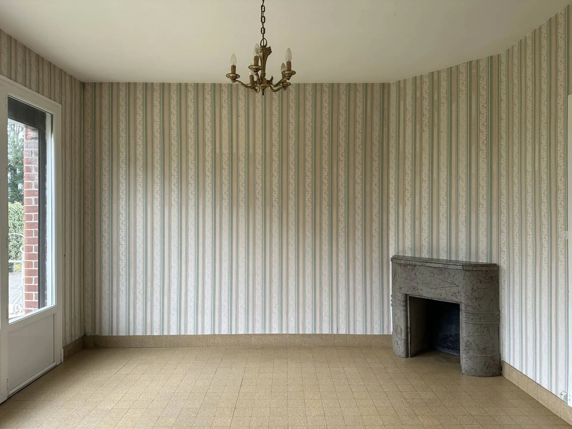 A vendre maison des années 1930 nécessitant des travaux a la campagne.