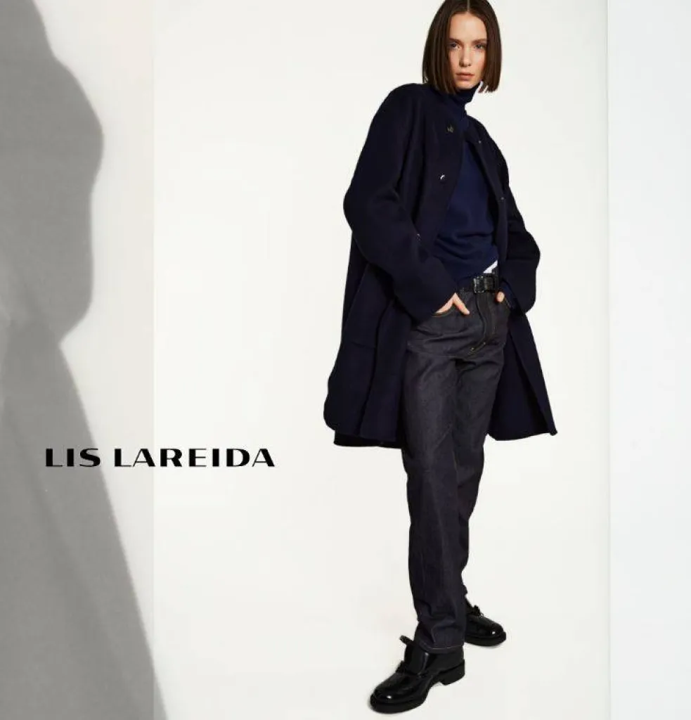 Lis Lareida une collection intemporelle pour les femmes qui aiment le style épuré et un look pointu.