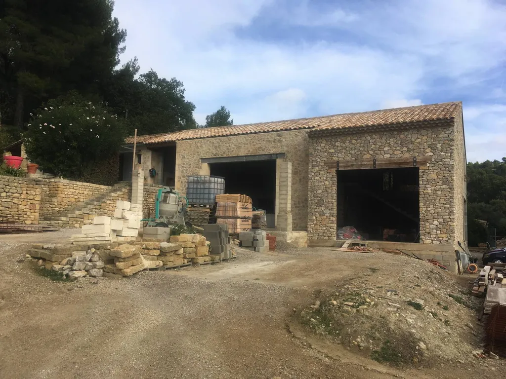 Conception et réalisation d'un Mas provençal en pierre à Salon de Provence