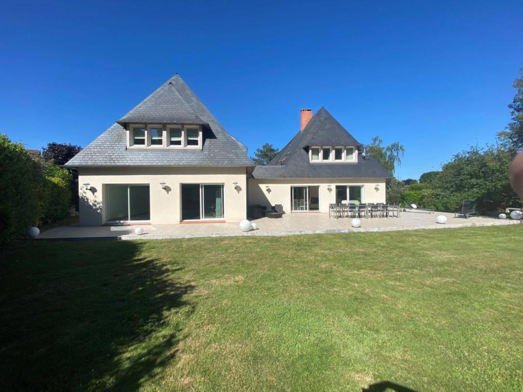 Acheter une magnifique demeure avec piscine à Montigny 76