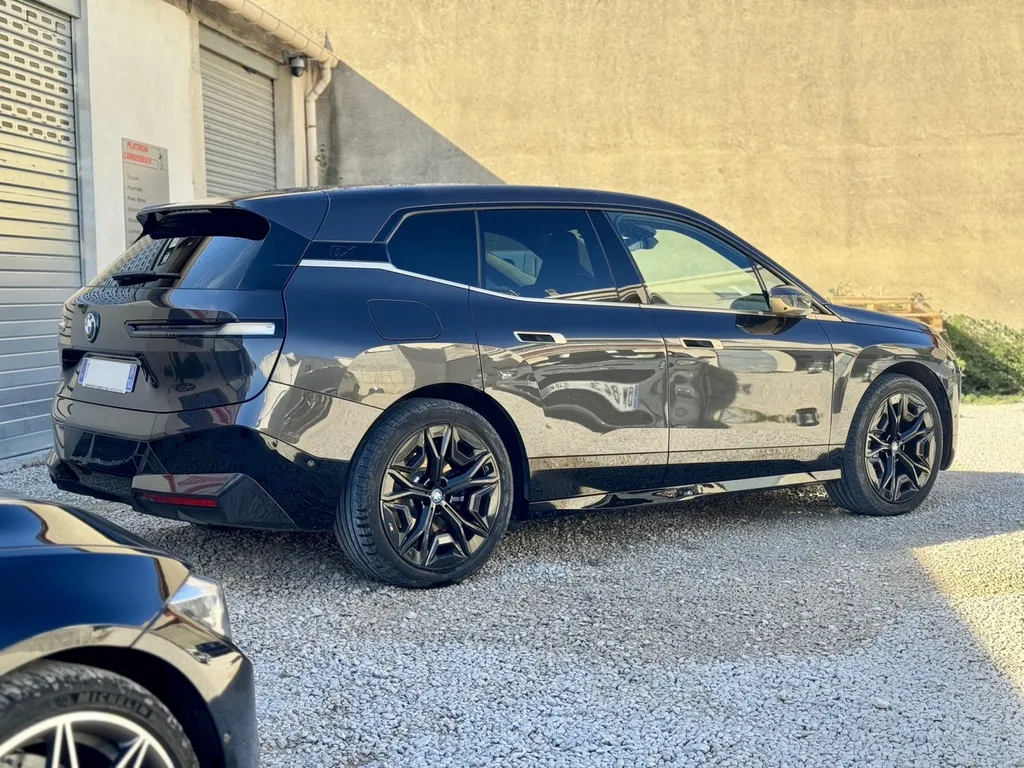 Réparation carrosserie BMW IX à Carnoux proche de Marseille