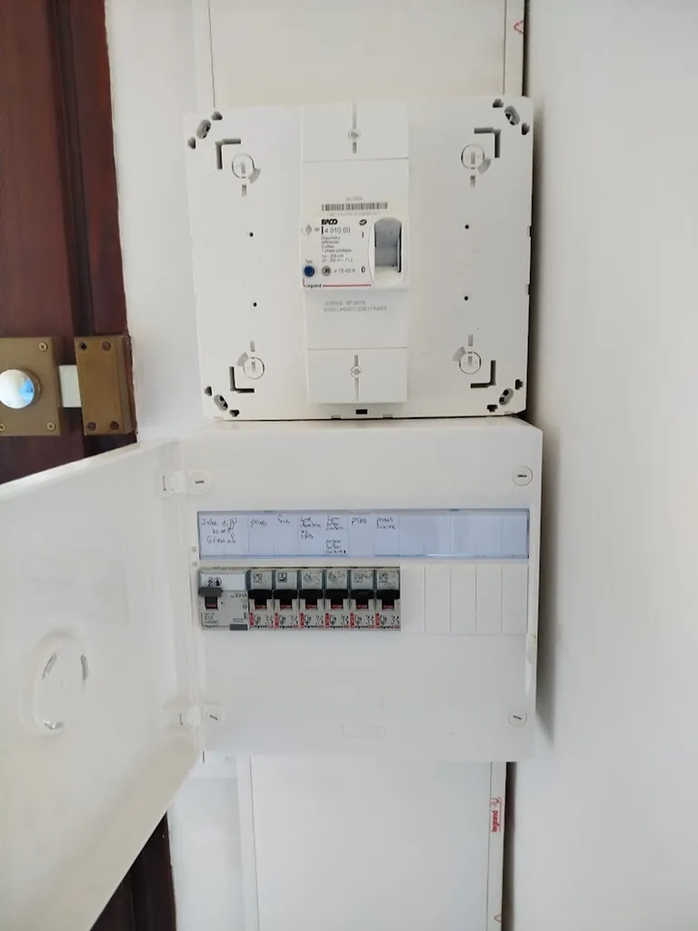 Travaux électriques complets avec déplacement de tableau, création de prises et mise à la terre réalisés à Mauguio