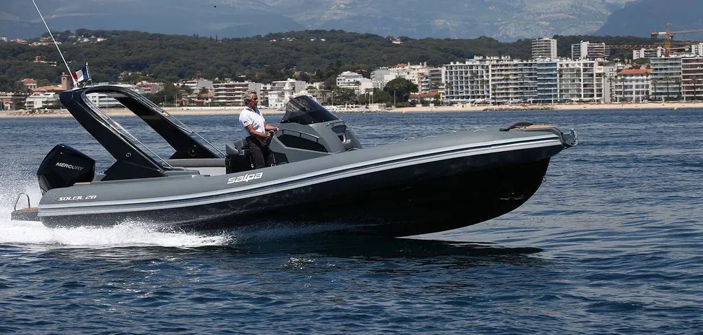  Vente de bateaux semi-rigides à moteur Salpa à La Martinique
