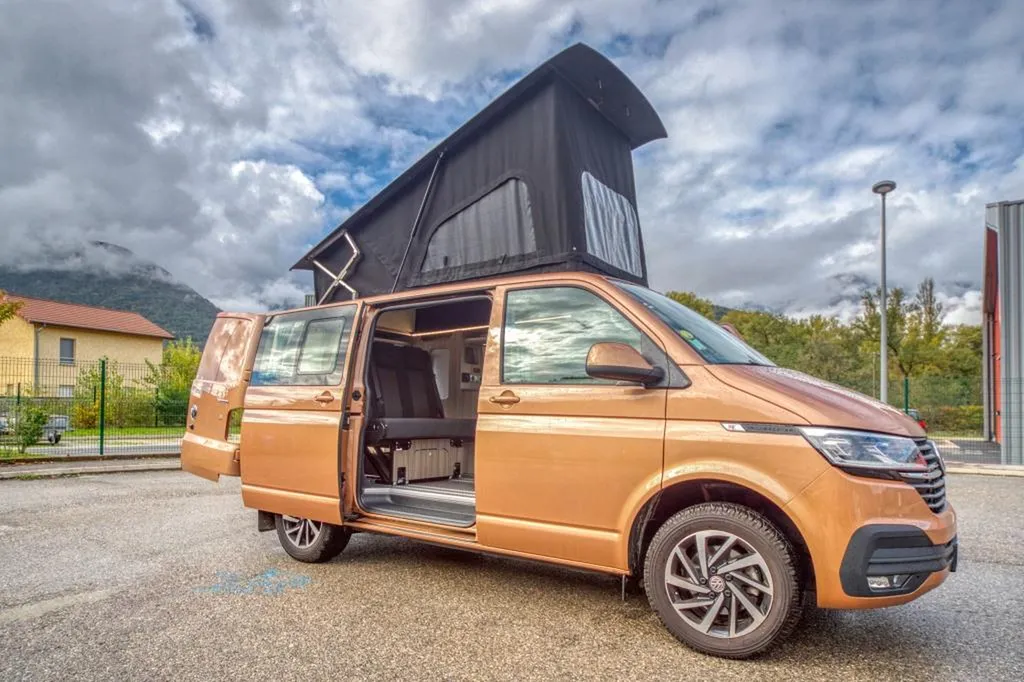 Pose de toit relevable VW T6 Court à Grenoble : installation par carrossier-aménageur en Isère