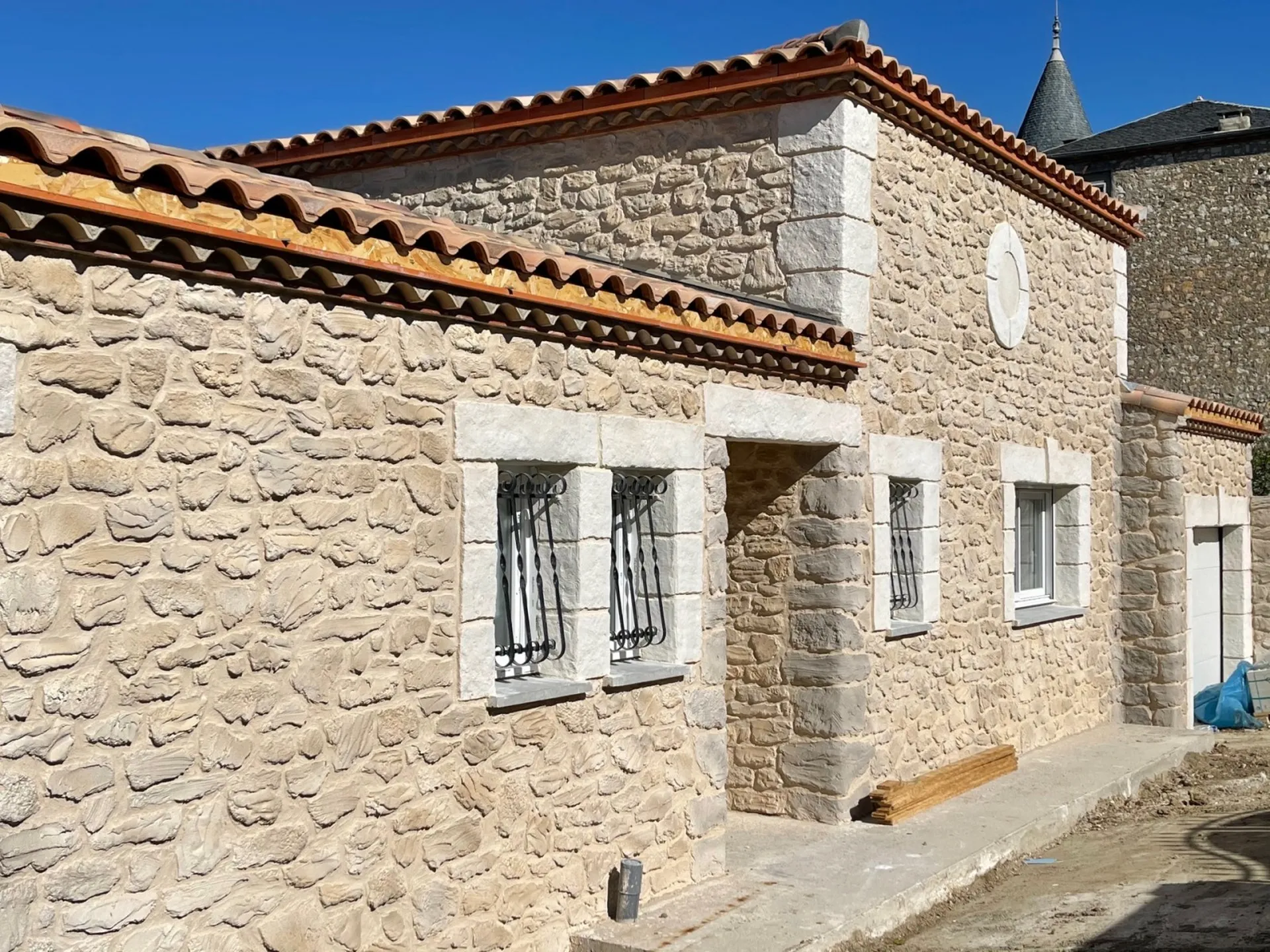 Finition Pierre taillée à Portel des Corbières dans l’Aude.