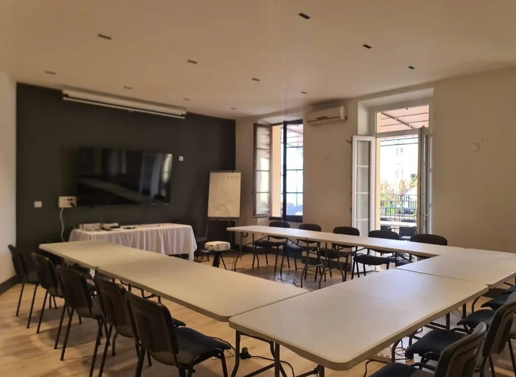 Pourquoi choisir un lieu de réception historique et élégant en centre-ville de Draguignan pour des événements privés ?