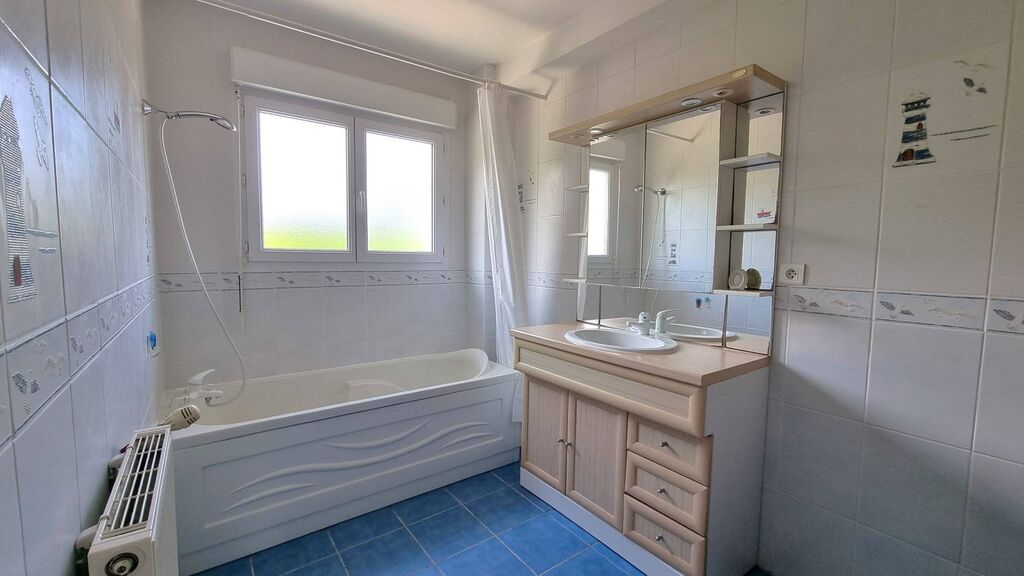 A vendre, belle maison contemporaine, 4 chambres, sous-sol complet à 5 minutes de Dieppe et de Petit-Caux