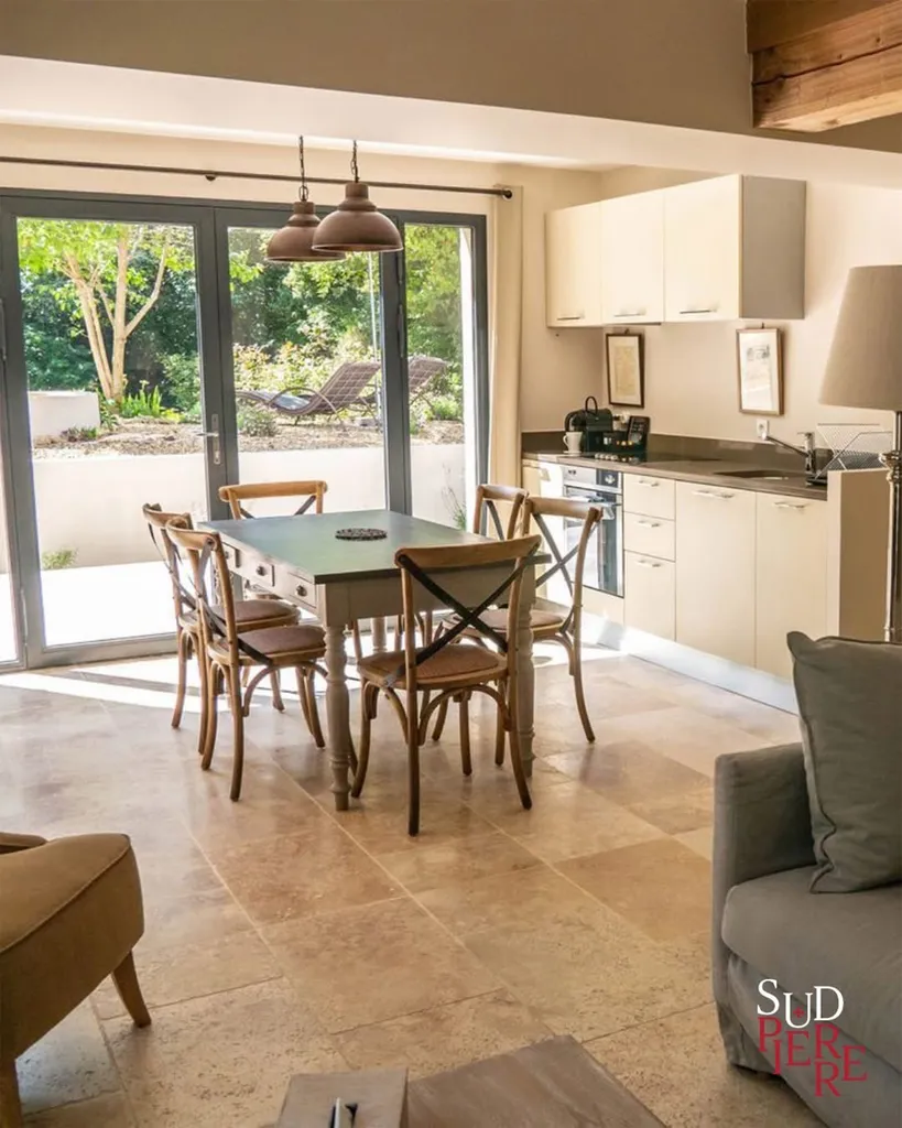 Solystone : magasin de carrelage intérieur, extérieur et pierre naturelle avec un showroom idéal pour tous vos projets près de Bourg-en-Bresse et sa région