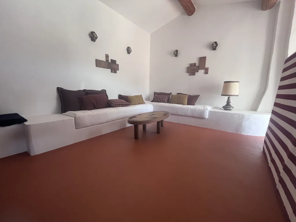 Sol de chambre rénové en résine effet béton ciré à Mirabeau près de Brignoles