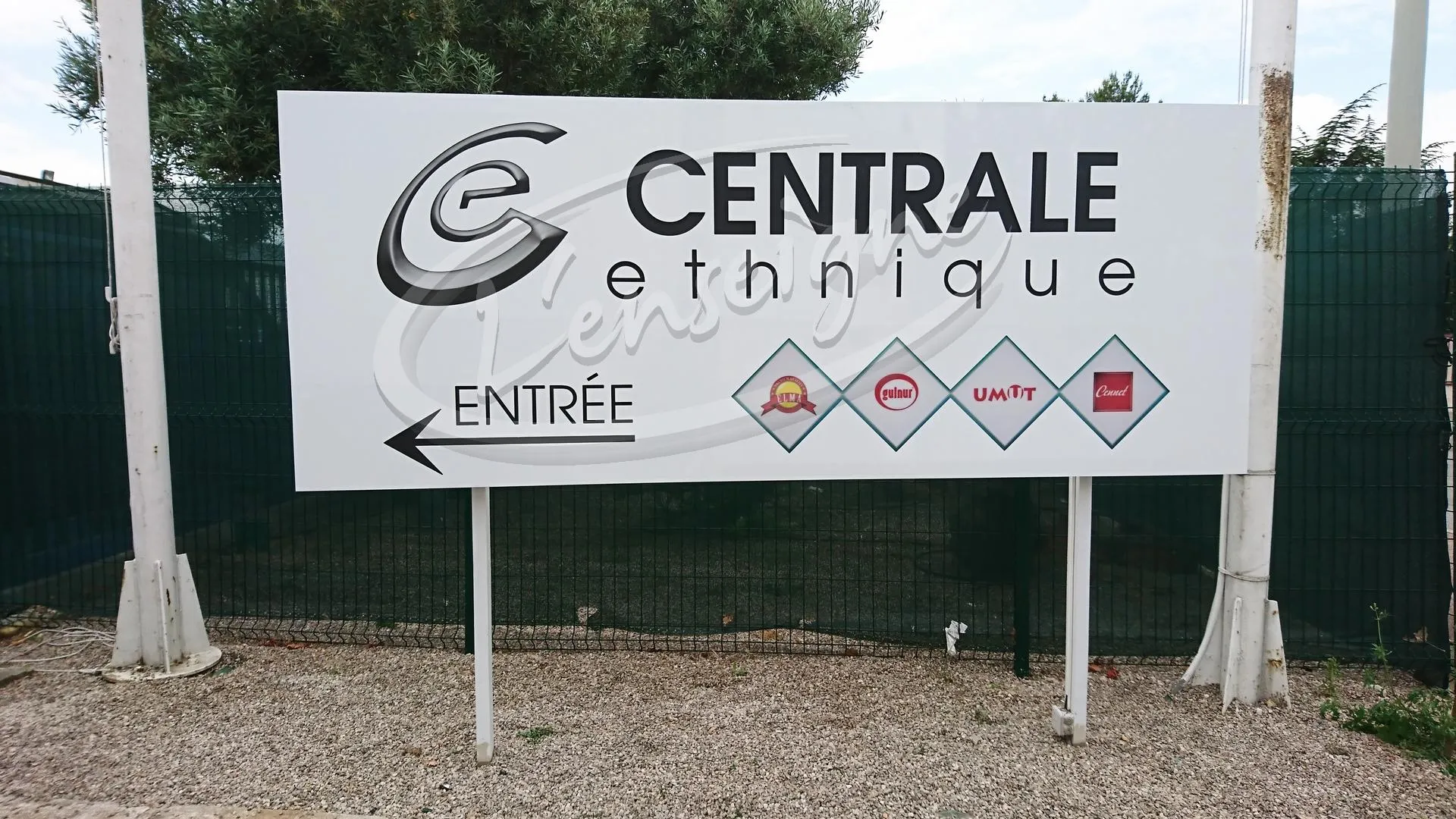 Panneaux publicitaires pour la société Centrale Ethnique à Vitrolles.