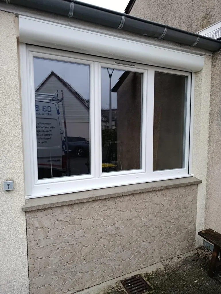 Fenêtre 2 vantaux avec fixe latéral en PVC