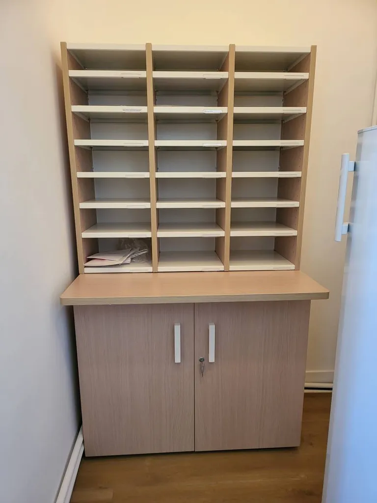 Armoire portes battantes avec meuble tri courrier Columbia à Aix-En-Provenc
