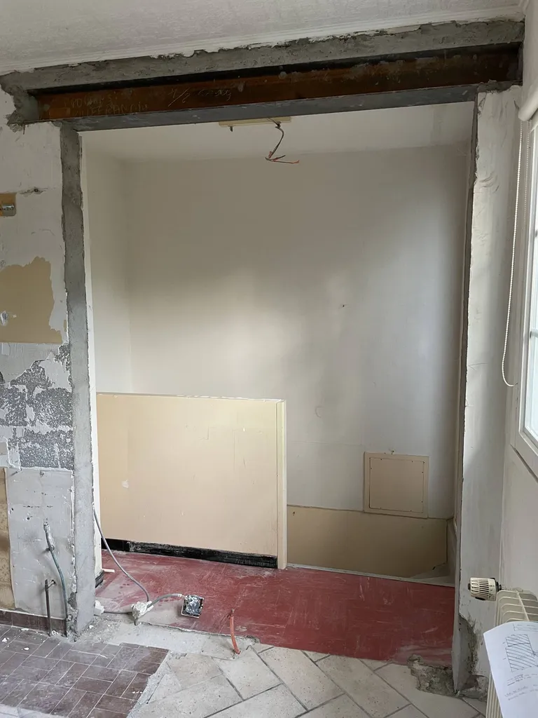 Agrandissement avec ouverture en sous œuvre et mise en place d'un IPN lors de la rénovation complète d'une cuisine à Chatillon sur Chalaronne (01)