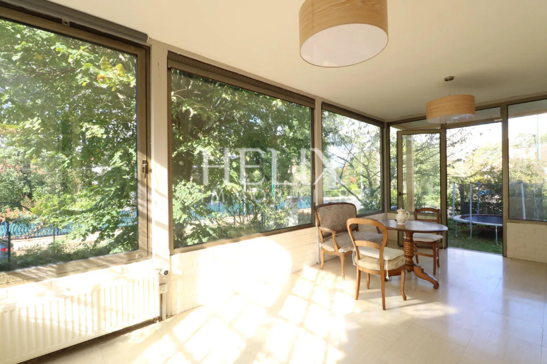 Belle maison familiale au Vésinet d'une surface de 160M² 8 pièces un triple séjour et 5 chambres, Proche école, gare RER A et commerces.