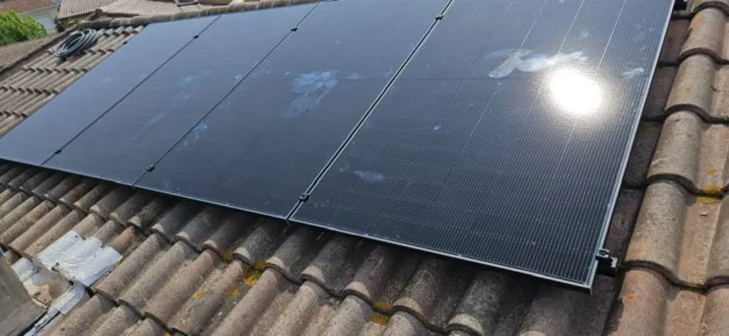 Pose de panneaux photovoltaïques Dmegc 500 avec Provence Energie Solaire Services 
