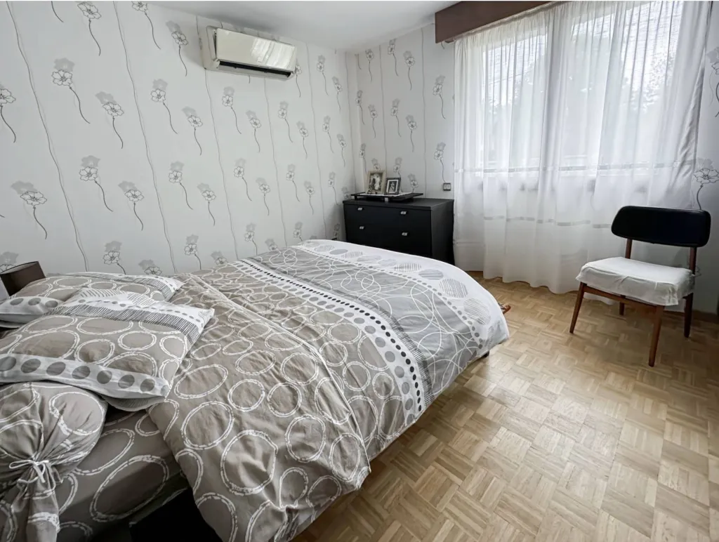 A saisir maison de 80 m2 édifiée sur 571 m2 de terrain sur la commune de LA SAUSSAYE 27370