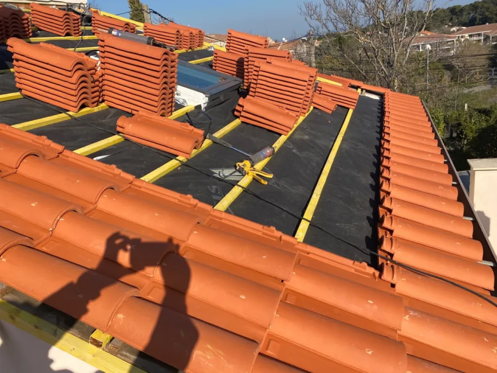 pose tuiles romane sur istres