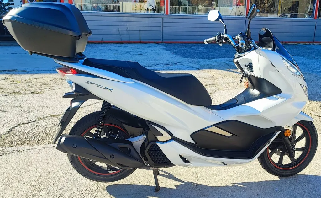 HONDA PCX 125 DU 09/2018 AVEC 26000 KM.