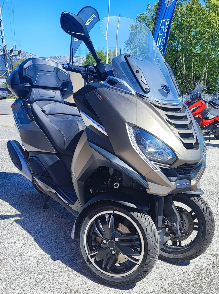 PEUGEOT METROPOLIS 400 SW DU 02/2024 AVEC 1600 KM.