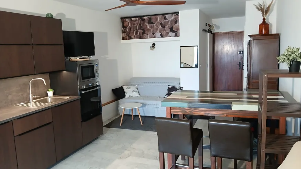 Studio avec balcon et vue mer à vendre à Six-Fours-les-Plages proche des plages centrales