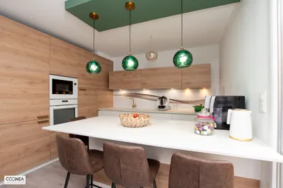 Cuisine Armony KAPPA-X White Mat et RHO CRETA Bois avec Plan Dekton Zenith à Toulouse – Design Moderne et Convivialité