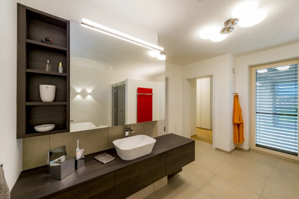 salle de bain connecté intelligente chauffage lumière et sons automatiques à Sainte-Maxime