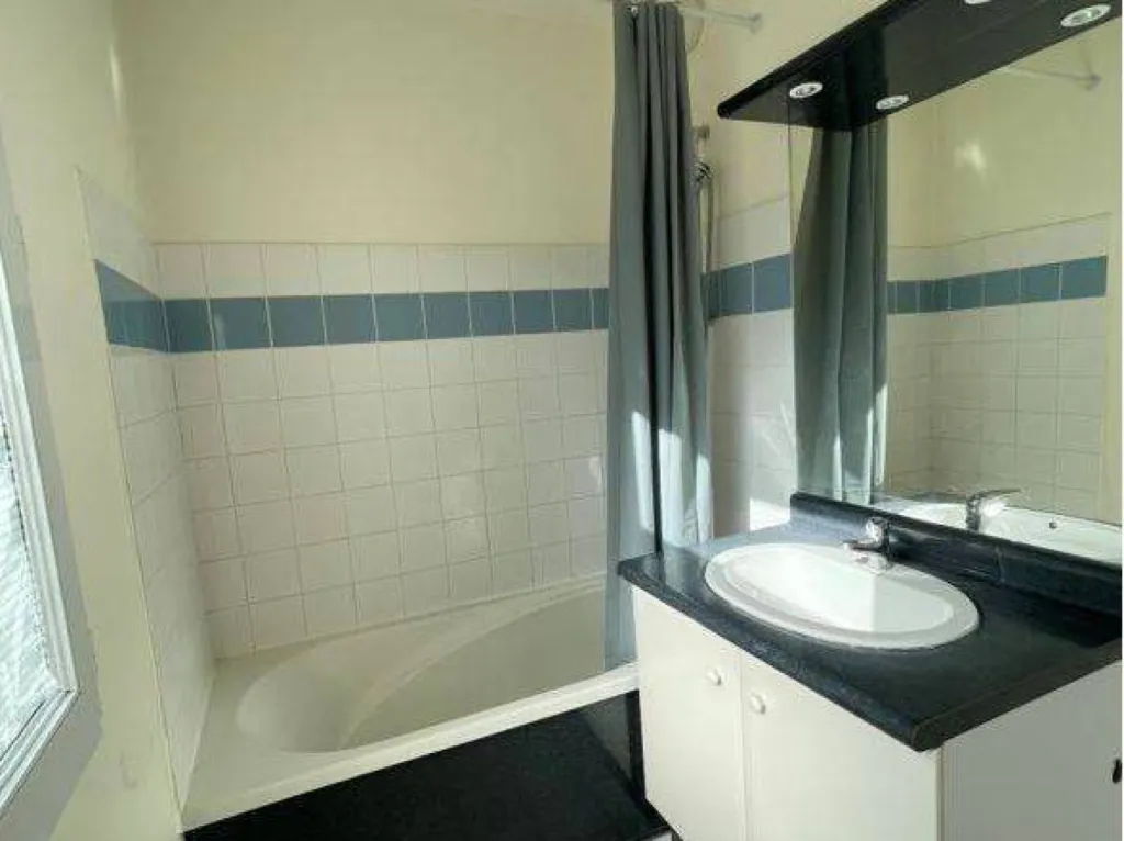 Appartement en location de 52.67m², situé rue DU CHAMPS DES OISEAUX à Bois-Guillaume, 829€ charges comprises