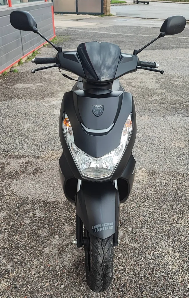 PEUGEOT KISBEE BLACK EDITION  50cc DU 08/2023 AVEC 7100 KMS.