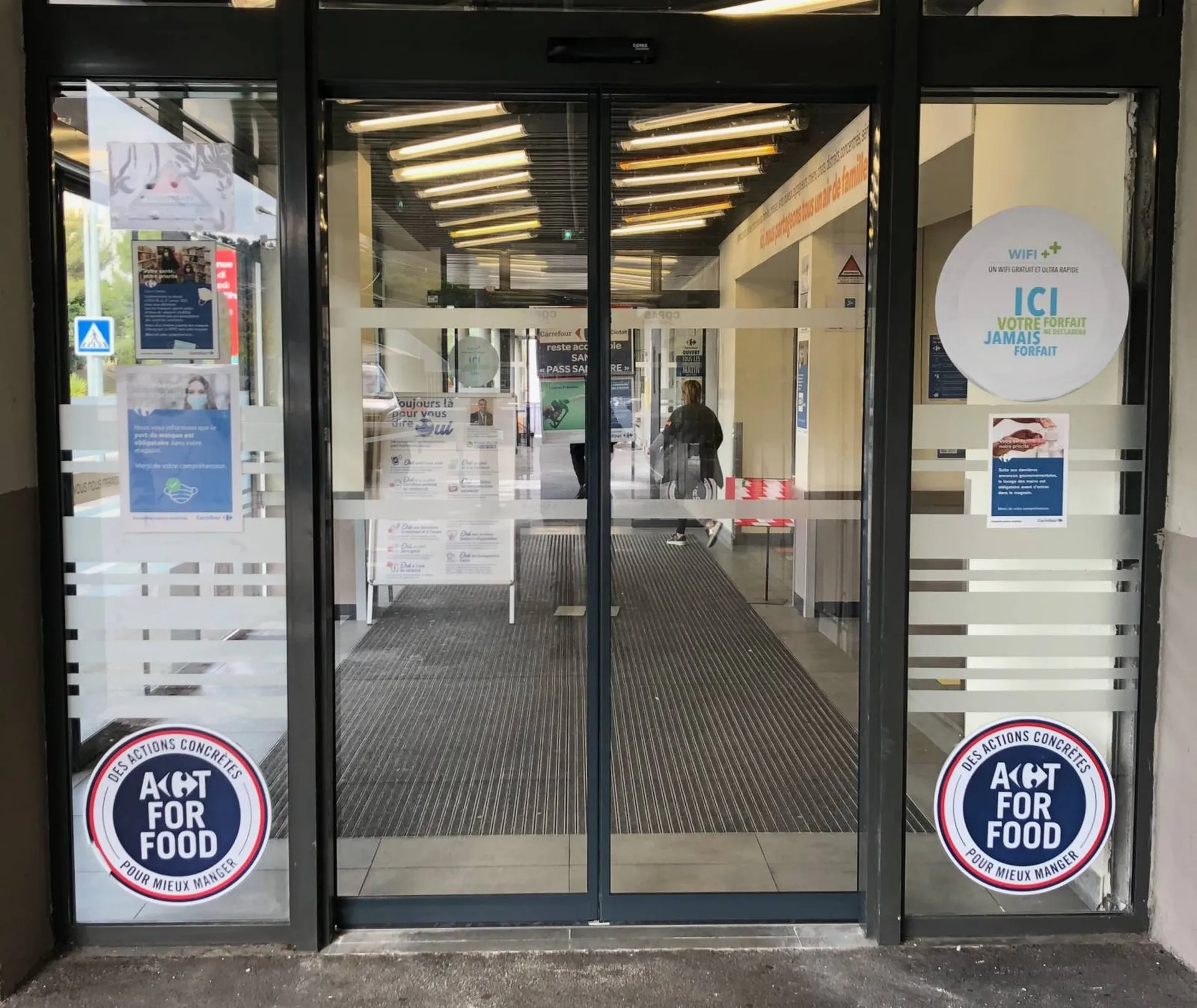 Remplacement d'une porte automatique à ouverture centrale à La Ciotat