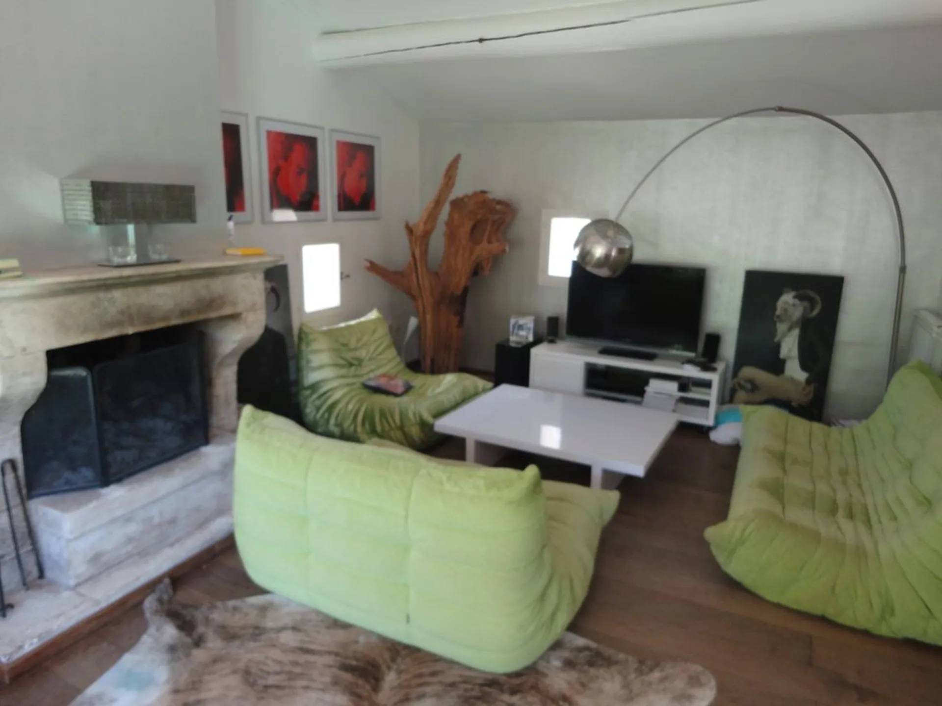 Corps de ferme rénové 5/6 Roquefort La Bédoule sur terrain paysager et piscine