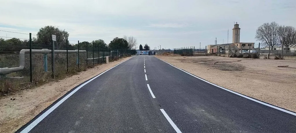 Solmark, entreprise spécialisée dans le marquage au sol, panneaux de signalisation routière, accessibilité PMR, mobiliers urbains et revêtement décoratif