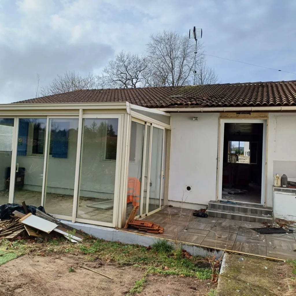 À La Teste-de-Buch, TTL33 a mené à bien un chantier de démolition complète d’une ancienne maison Phénix en vue d’une nouvelle construction