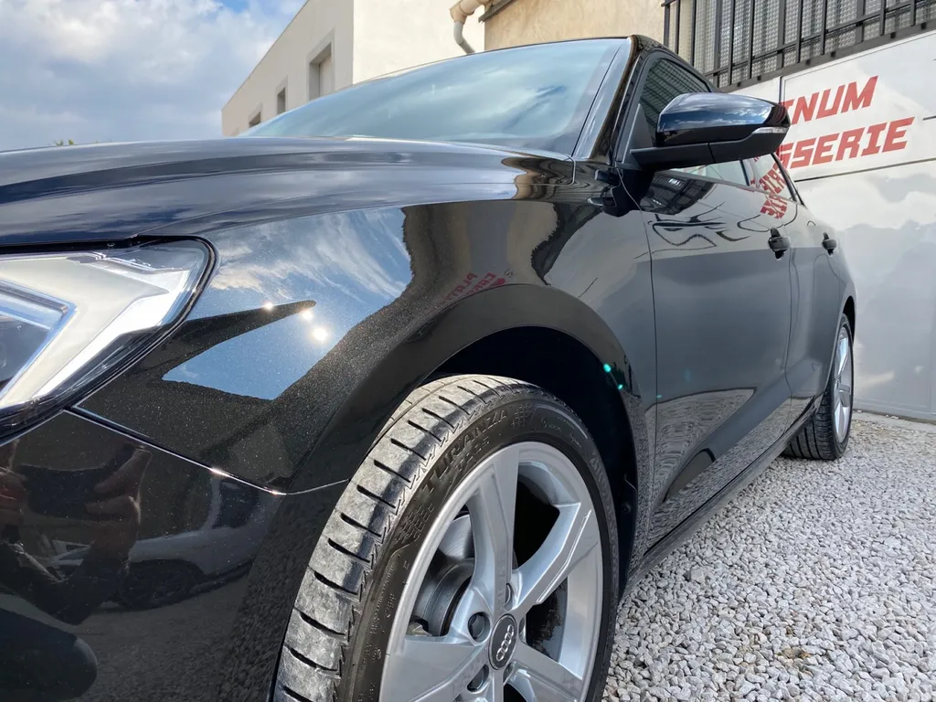 Réparation d’une Audi A1 sur Carnoux après impact sur l’aile avant gauche avec franchise offerte selon assurance