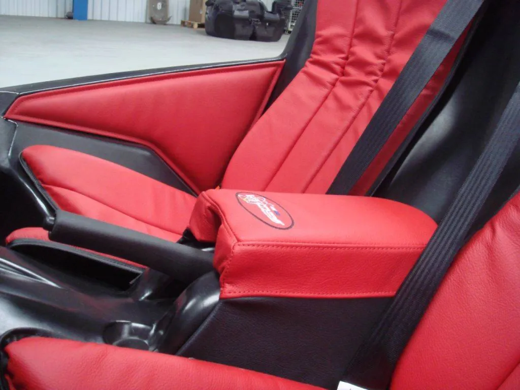 Nouveauté secma KIT accoudoir et medaillons en cuir rouge pour le F16 pres de Toulon var 83