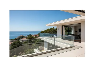 Garde corps inox sécurité verre feuilleté installé pour terrasse vue mer à La Ciotat avec finitions exceptionnelles durables