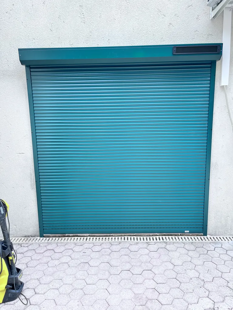 Volet roulant solaire à la Trinité 06