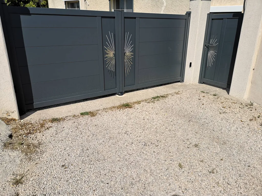 Portail en Aluminium automatique à SAINT SATURNIN LES APT