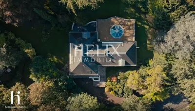 Maison à 7 minutes du centre de Saint Germain en Laye 10 pièces 410 m2 sur terrain de 3700 m2 avec piscine intérieure 8x4m très belles prestations