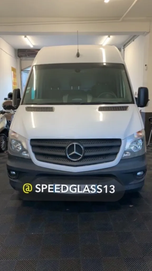 Remplacement de pare-brise Mercedes Sprinter à Marseille 13013 – Franchise offerte et chèque de 150 € pour les pros